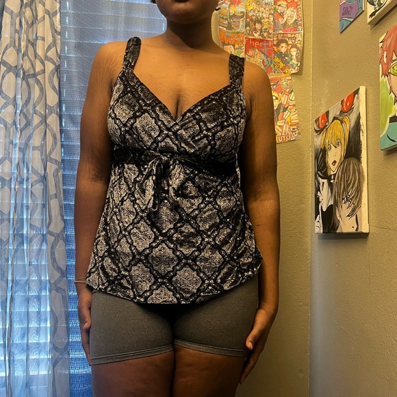 cute black and silver velvet tank top(really soft) - Picture 1 of 5